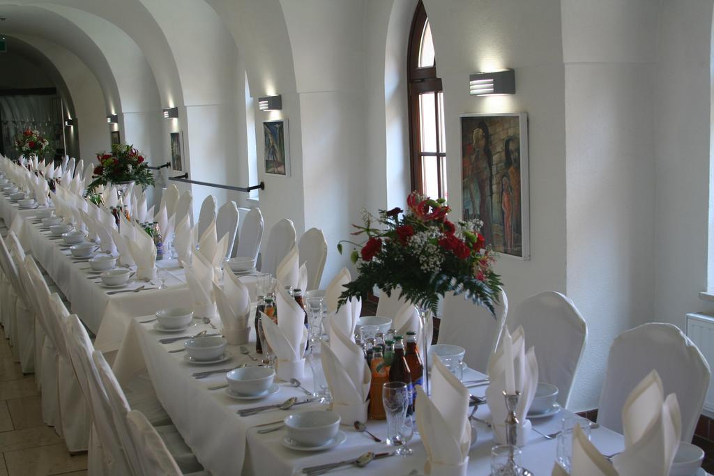 Hotel Sw. Norberta Nowe Brzesko ภายนอก รูปภาพ