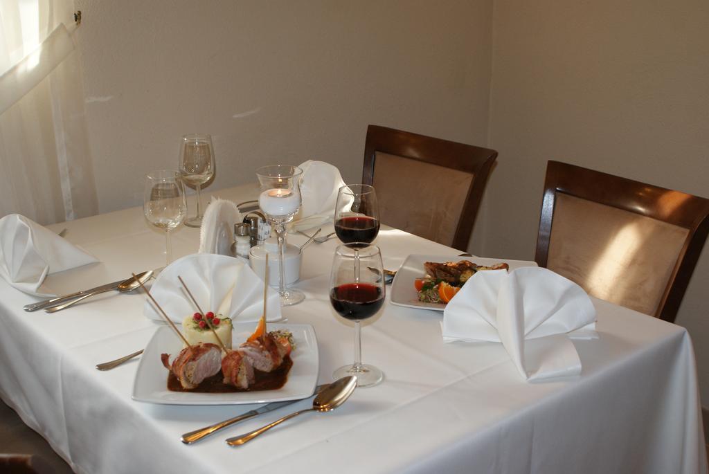 Hotel Sw. Norberta Nowe Brzesko ภายนอก รูปภาพ