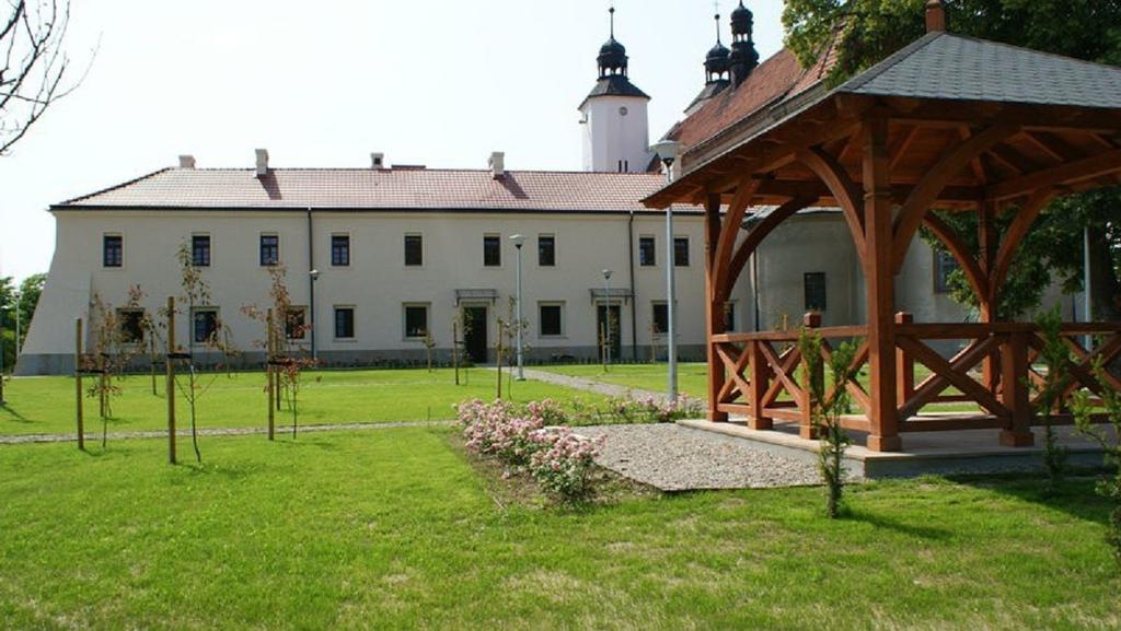 Hotel Sw. Norberta Nowe Brzesko ภายนอก รูปภาพ